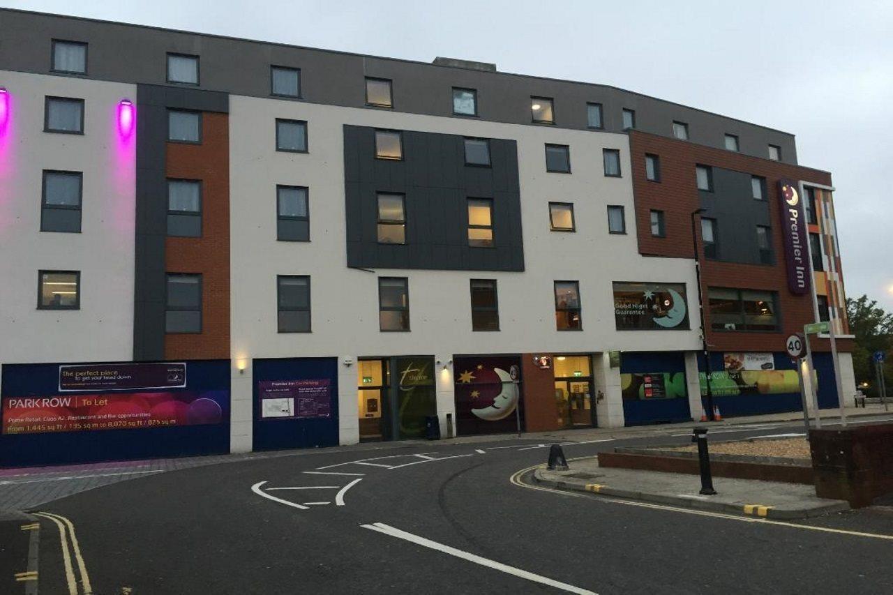 Premier Inn แคมเบอร์ลีย์ ภายนอก รูปภาพ