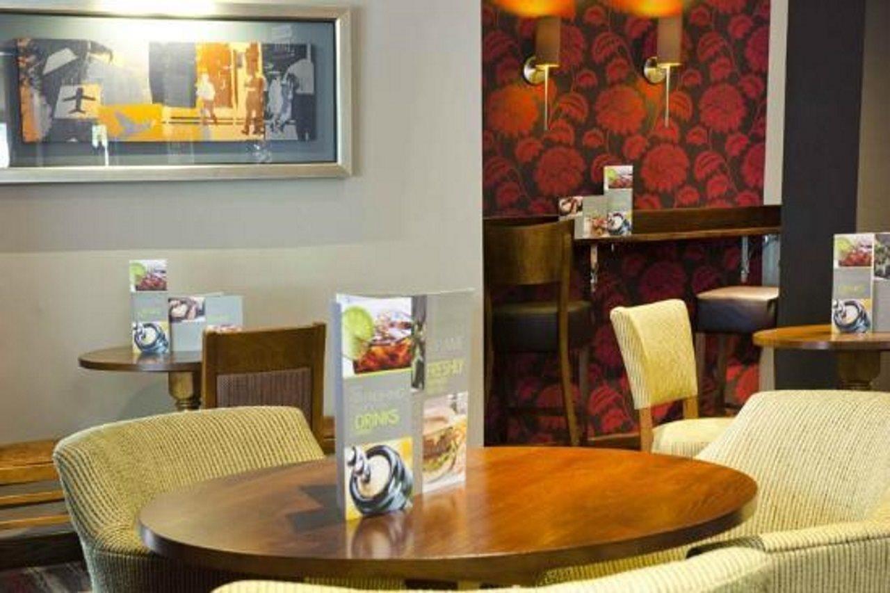 Premier Inn แคมเบอร์ลีย์ ภายนอก รูปภาพ