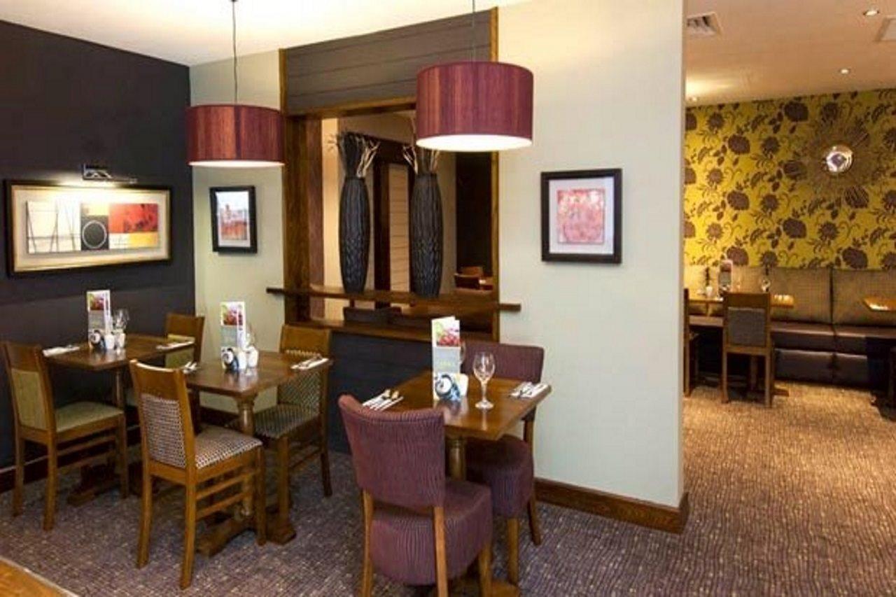 Premier Inn แคมเบอร์ลีย์ ภายนอก รูปภาพ