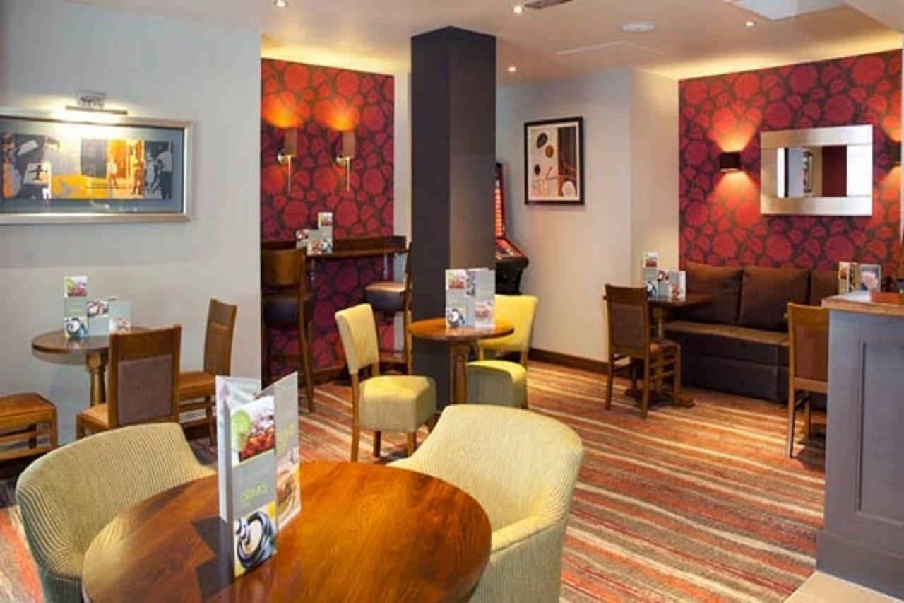 Premier Inn แคมเบอร์ลีย์ ภายนอก รูปภาพ
