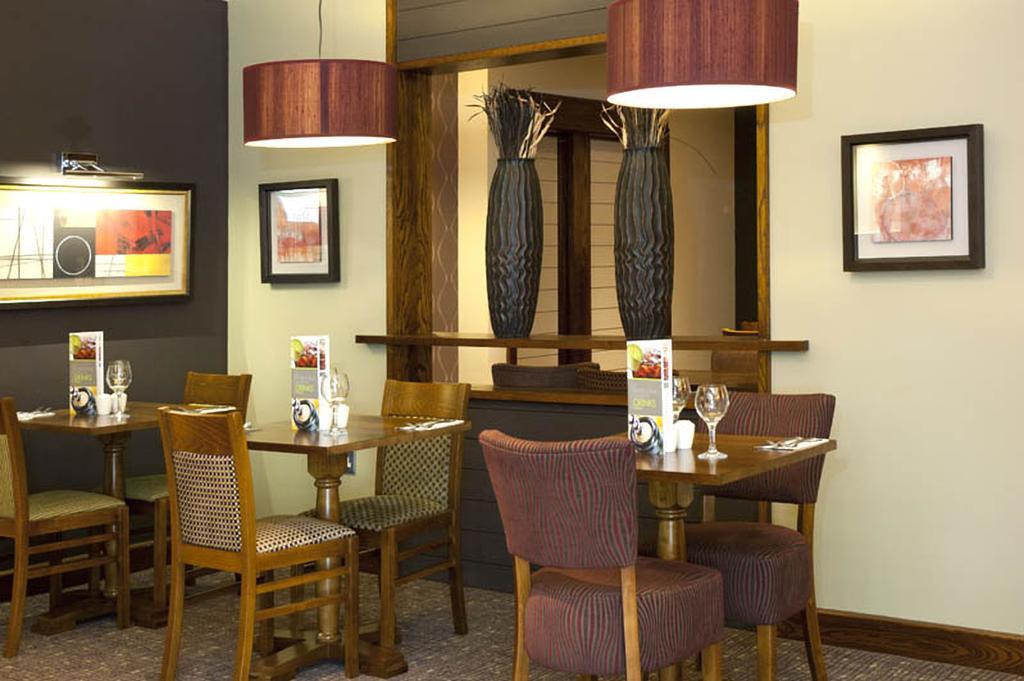 Premier Inn แคมเบอร์ลีย์ ภายนอก รูปภาพ