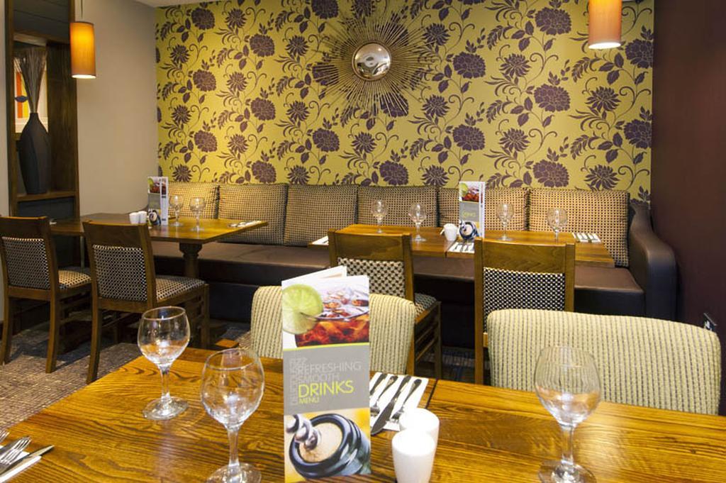 Premier Inn แคมเบอร์ลีย์ ภายนอก รูปภาพ