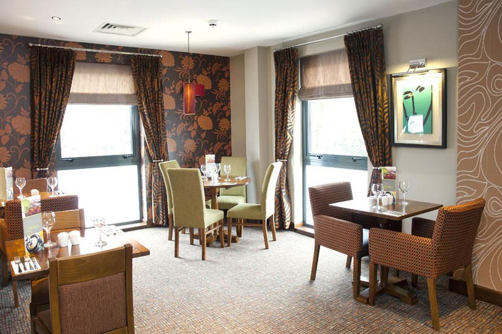 Premier Inn แคมเบอร์ลีย์ ภายนอก รูปภาพ
