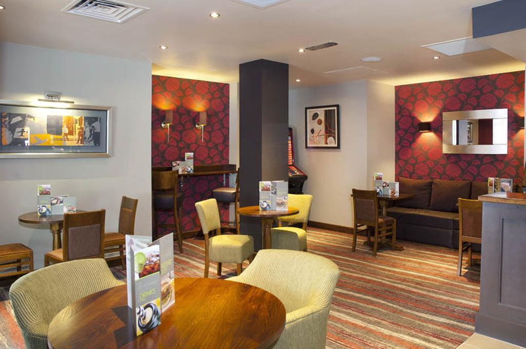 Premier Inn แคมเบอร์ลีย์ ภายนอก รูปภาพ