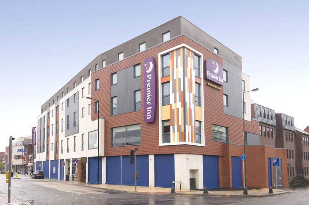 Premier Inn แคมเบอร์ลีย์ ภายนอก รูปภาพ